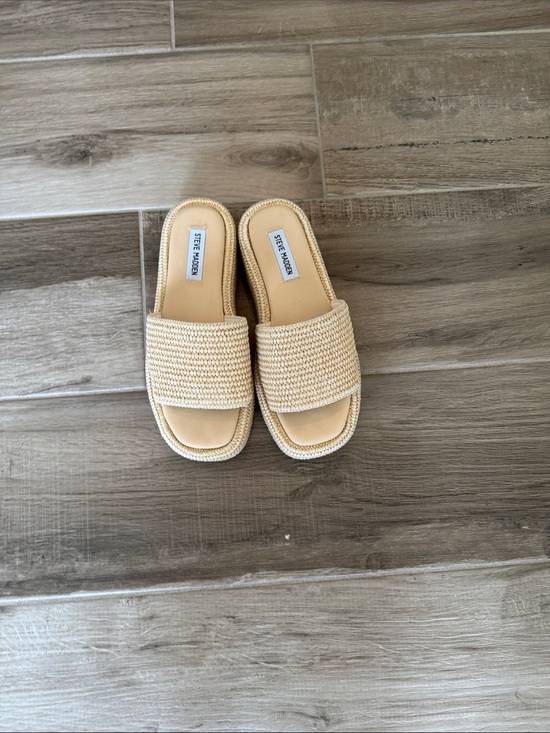 Steve Madden Shoes - Steve Madden 8 Beachy straw woven platform slides